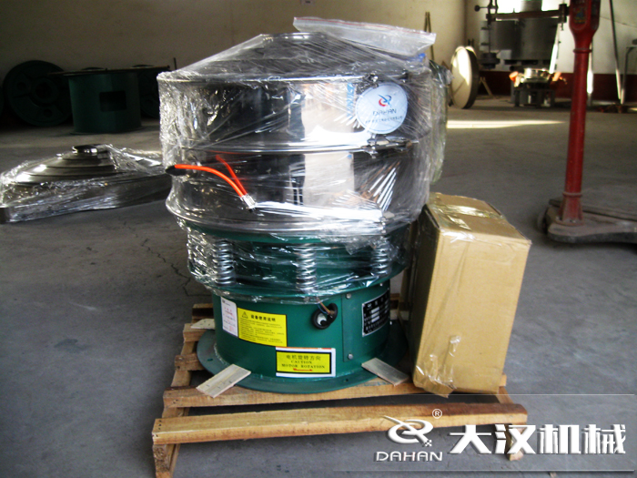 三氯蔗糖粉超聲波振動篩采用不銹鋼+碳鋼材質的產品能夠更好的節省成本，同時能夠達到想要的篩分效果。